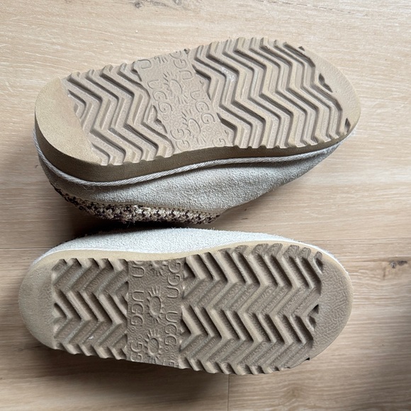 Cozy Beige Suede Slippe - Picture 3 of 3